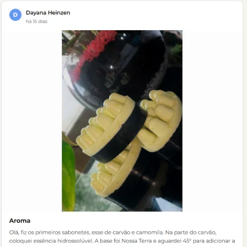 Post na comunidade: aluna mostra sabonetes massageadores de carvão e camomila e pergunta sobre o aroma