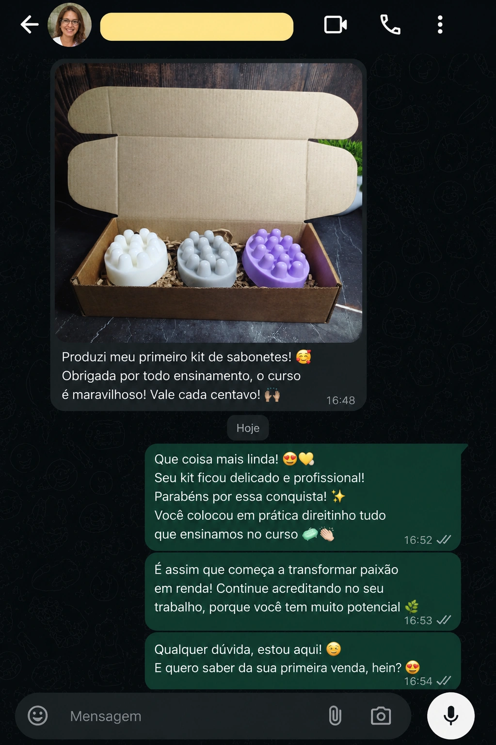 Print de conversa: aluna mostra caixinha de papelão com três sabonetes massageadores